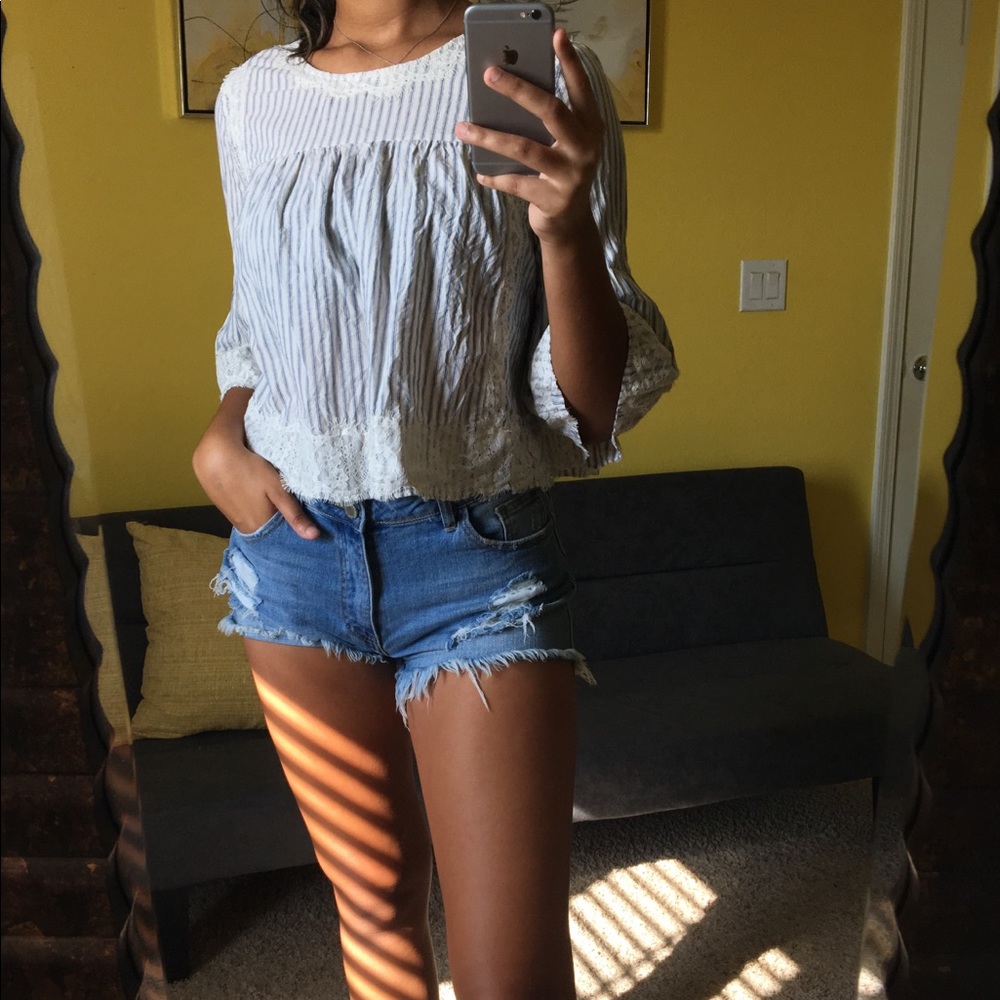 Mid sleeved blouse